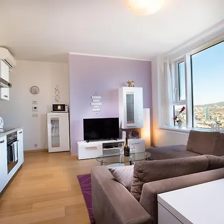 Panoramaview/31thfloor!/luxury/wifi/parking 布拉迪斯拉发