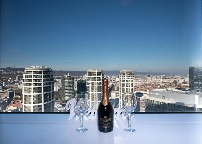 Panoramaview/31thfloor!/luxury/wifi/parking Apartment *